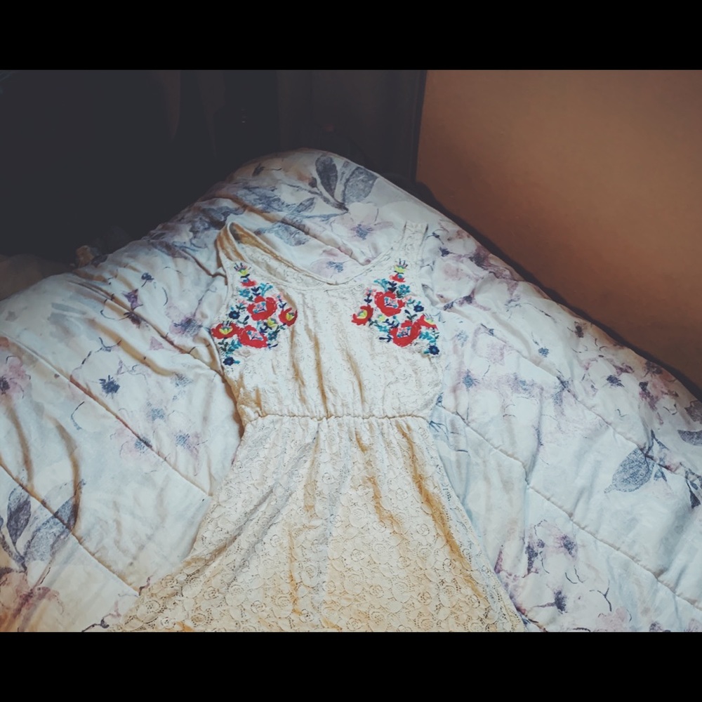 spanish embroidered summer dress (lace)